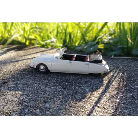 CITROEN - DS reuter 4 p. ivoire - CLASSIQUES - 1:43 |Pièces et kits...